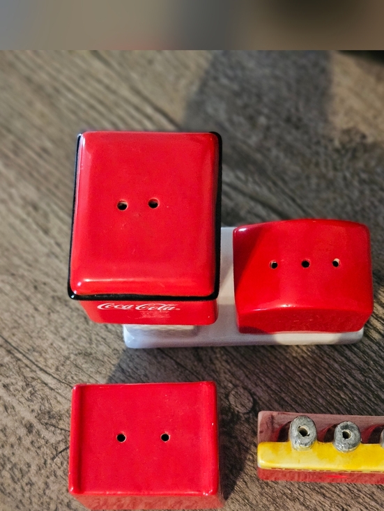 Coca Cola Coke Vintage Style Red Salt & Pepper Shakers Decor Kitchen Lot - Picture 10 of 11